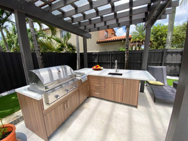 Seasonal Decor for Outdoor Cabinetry: Enhancing Your Outdoor Space
